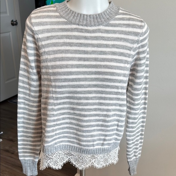 SO XS Gray and White Crew Neck Sweater with Lace Trim - Picture 2 of 10